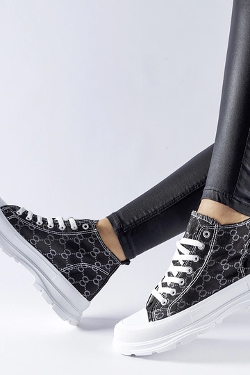 Juodi sportbačiai dekoruoti... 2