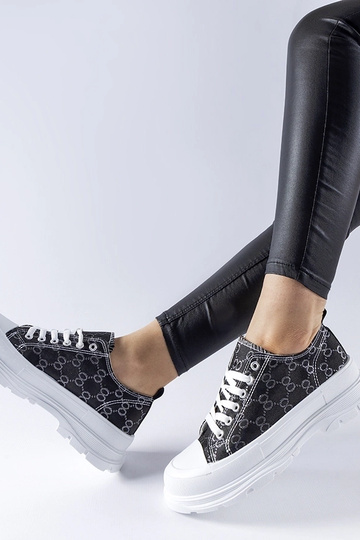 Juodi sportbačiai,... 2