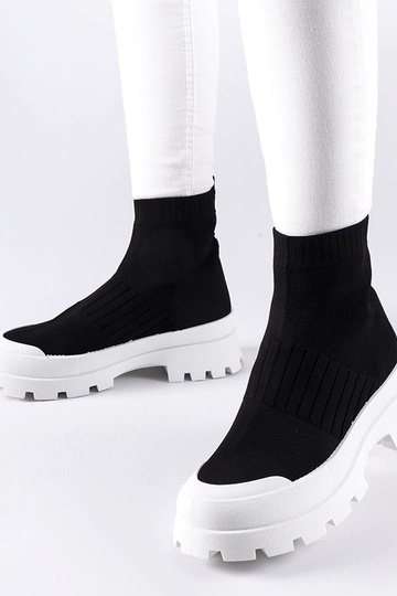 Juodi Varden tamprūs...