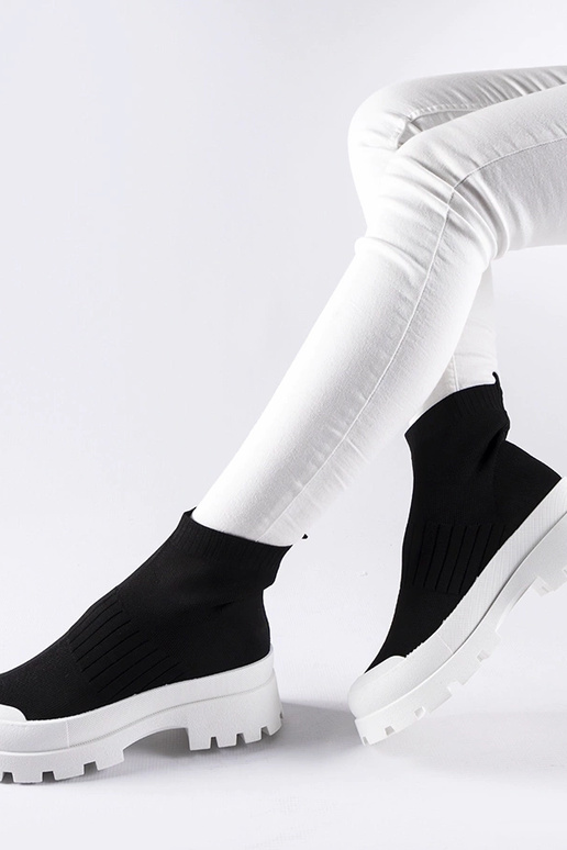 Juodi Varden tamprūs sportbačiai Juodi Varden tamprūs sportbačiai