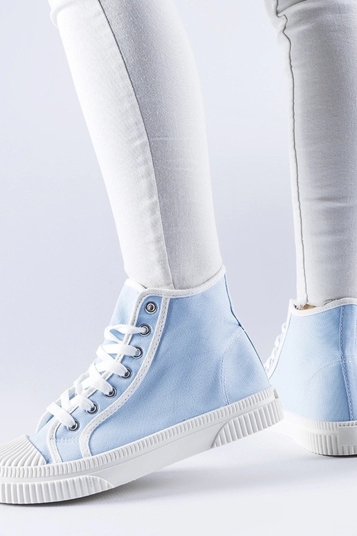 Mėlyni aukšti sportiniai bateliai... Mėlyni aukšti sportiniai bateliai...