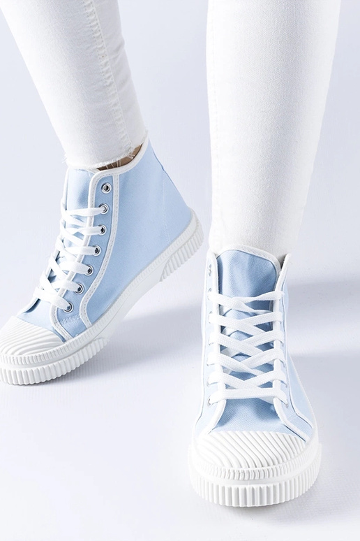 Mėlyni aukšti sportiniai bateliai... Mėlyni aukšti sportiniai bateliai...