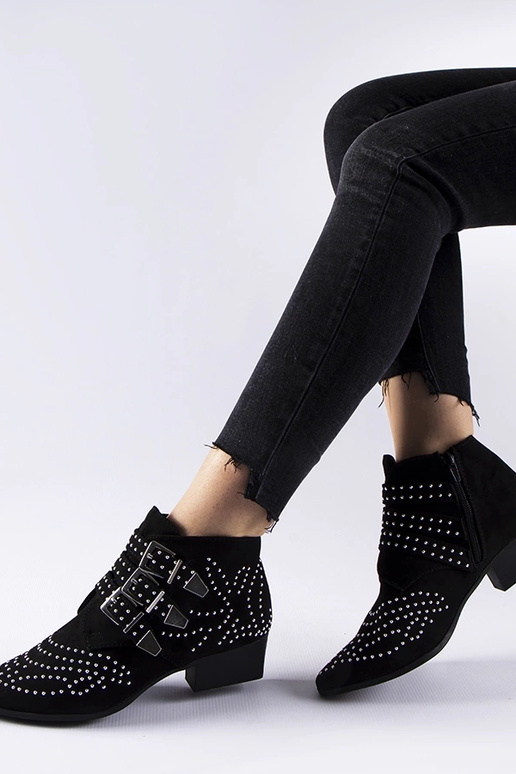 Juodi dekoratyvūs kulkšnies batai...