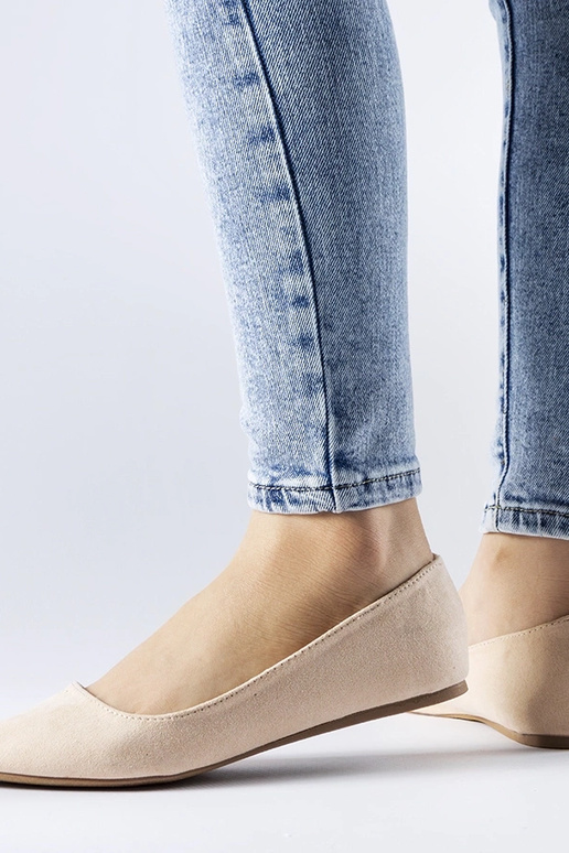 Smėlio spalvos smailiomis pirštinėmis...