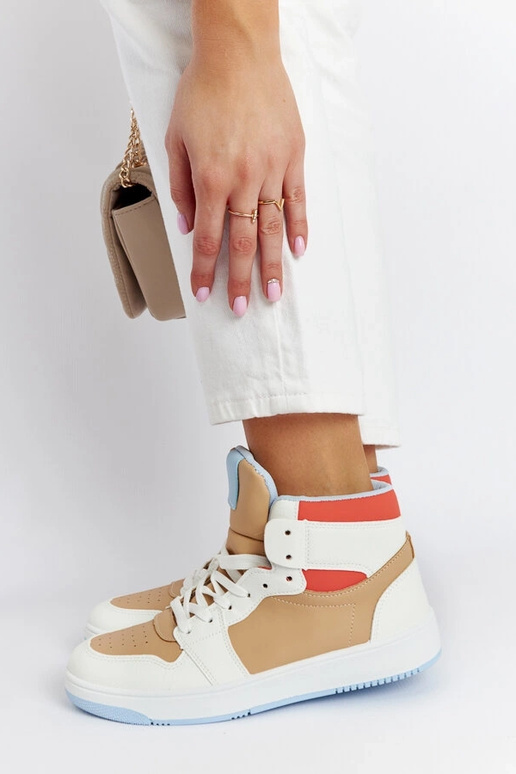 Eagan balti ir smėlio spalvos...