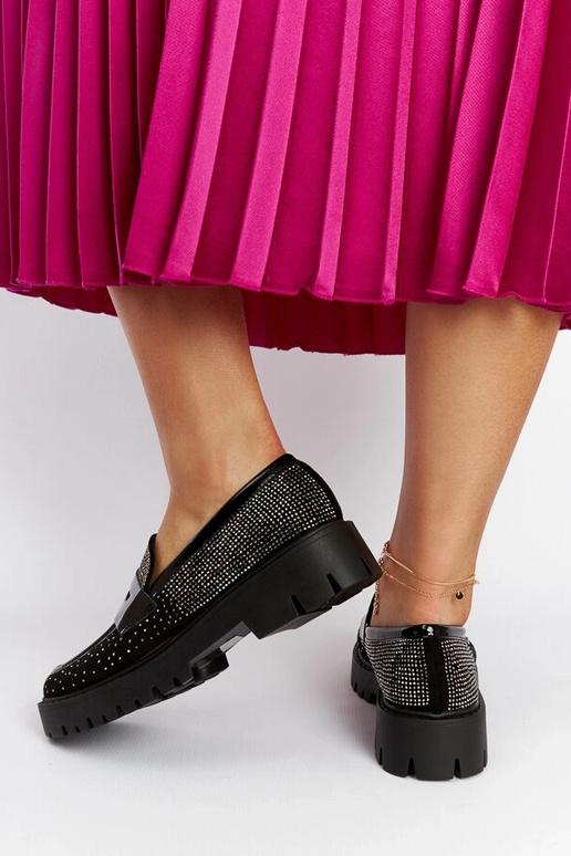 Juodi mokasinai, dekoruoti Niuporto...