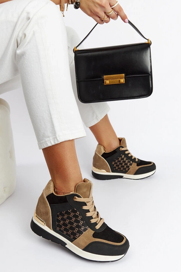 Black Chestnut Wedge...