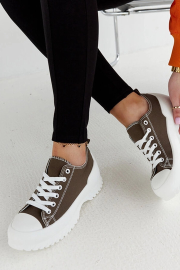 Monteleone žalios spalvos... 2