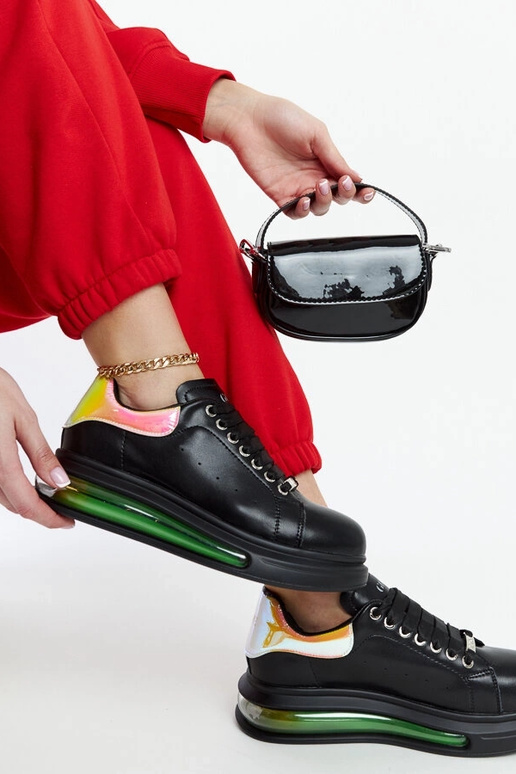 Juodi sportbačiai ant platformos GOE...