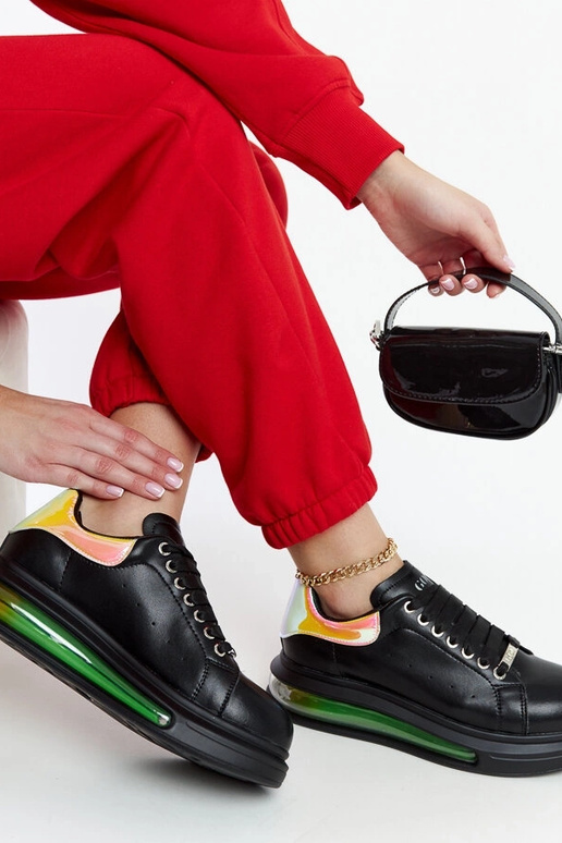 Juodi sportbačiai ant platformos GOE...