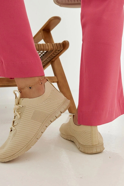 Smėlio spalvos audinio sportbačiai...