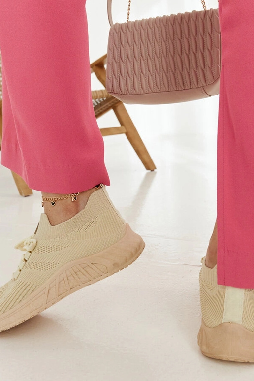 Smėlio spalvos audinio sportbačiai...