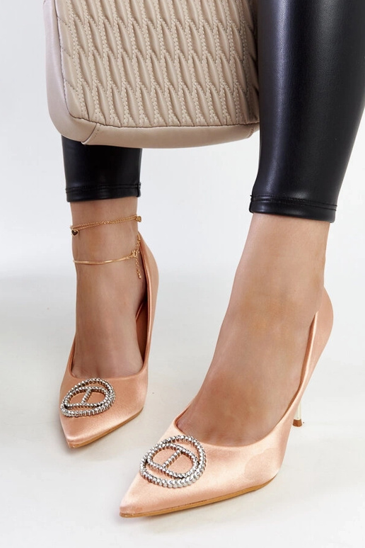 Šviesiai rožinės spalvos cirkonio... Šviesiai rožinės spalvos cirkonio...