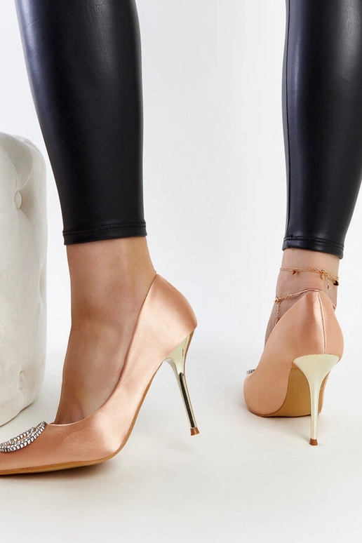 Šviesiai rožinės spalvos cirkonio... Šviesiai rožinės spalvos cirkonio...