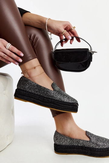 Juodos espadrilės...