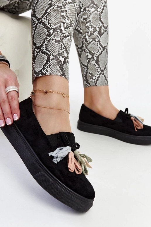 Juodi pusbačiai su spalvingais kutais... Juodi pusbačiai su spalvingais kutais...