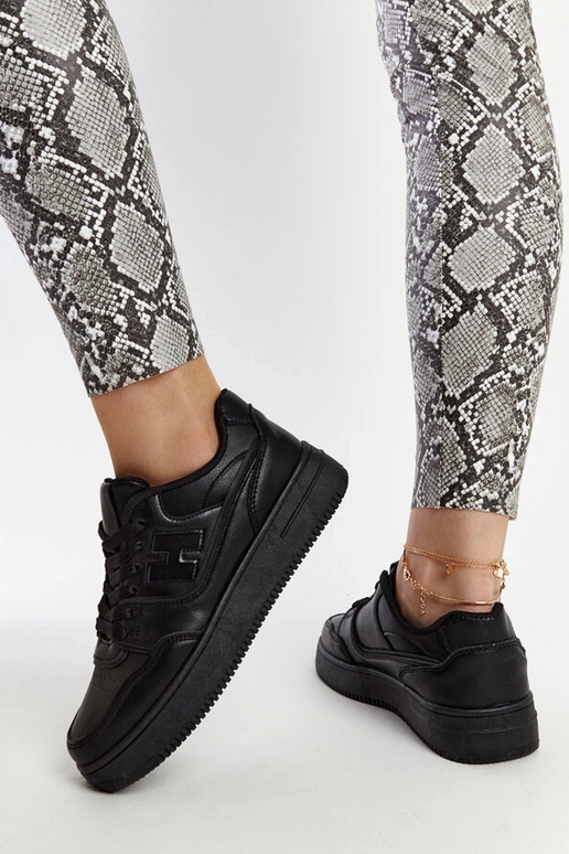 Juodi sportbačiai ant platformos Mentha