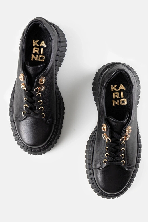 Juodi odiniai sportbačiai ant...