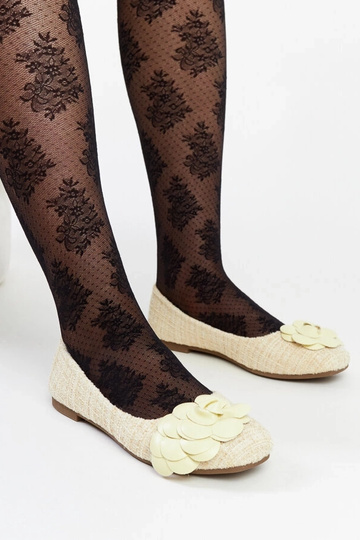 Geltoni baleto buteliai su...