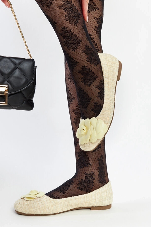 Geltoni baleto buteliai su...