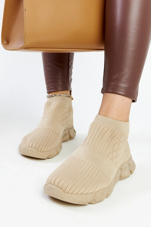 Tamsiai bežinės lengvos sportinės...