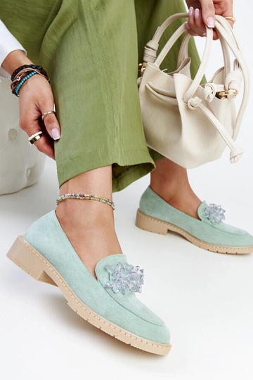 Šviesiai žalios spalvos...