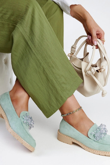 Šviesiai žalios spalvos... 2