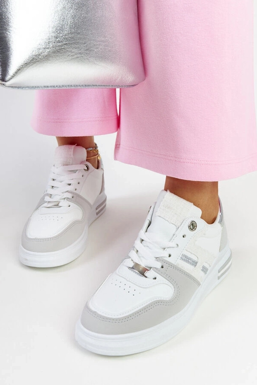 Balti ir pilki Negisti platforminiai...