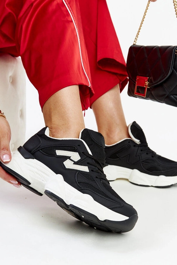 Juodi sportbačiai su masyviu Gergely padu 2