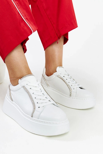 Baltos odinės sneakersai su cirkoniais Karino