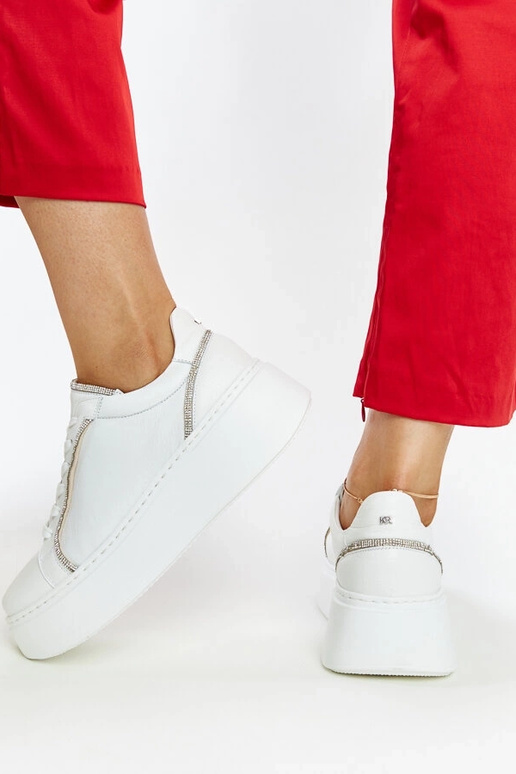 Baltos odinės sneakersai su...
