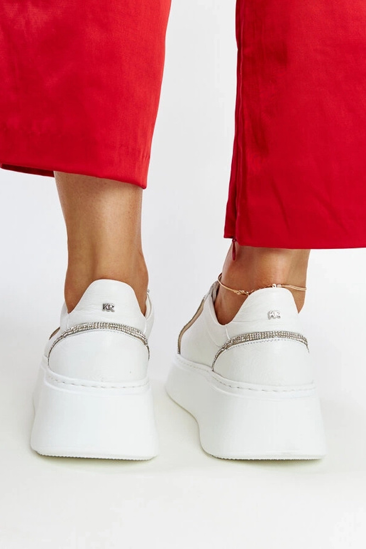 Baltos odinės sneakersai su...