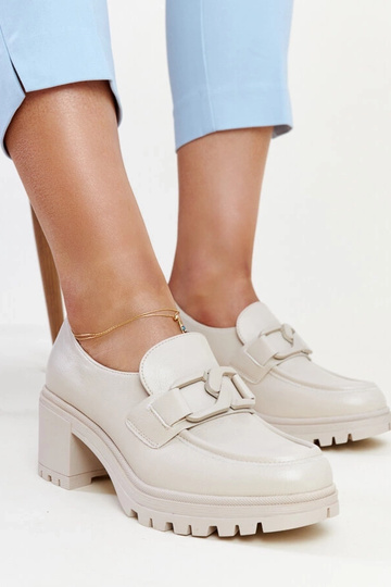 Bežinės pusbačiai su odiniu...