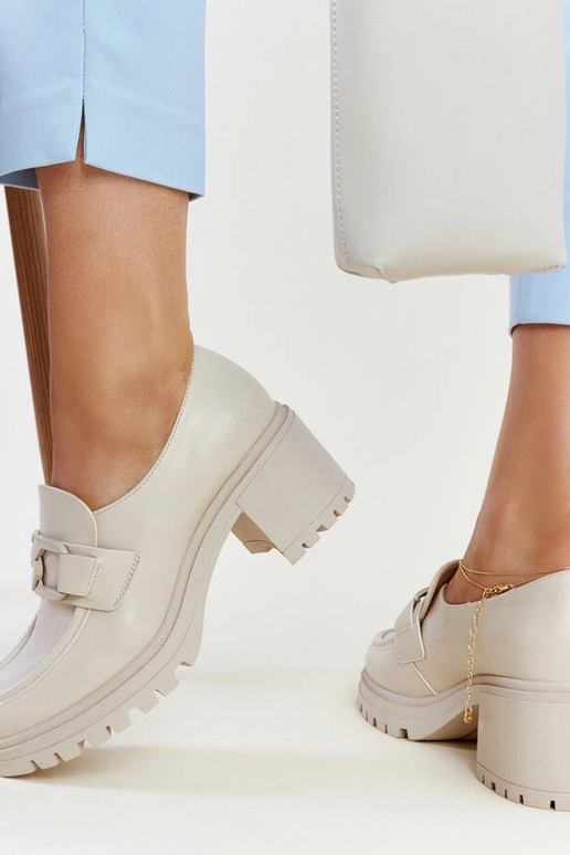 Bežinės pusbačiai su odiniu įdėklu...