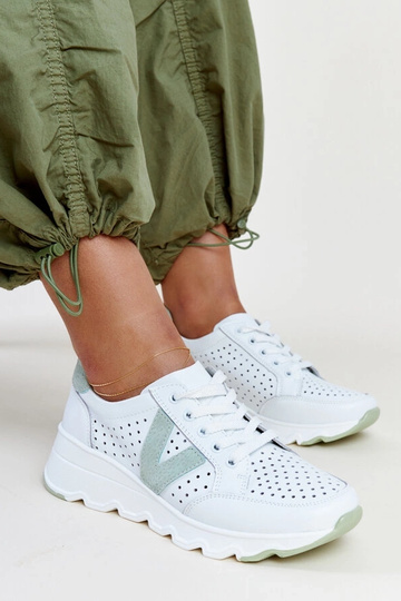 Baltos odinės ažurologos...