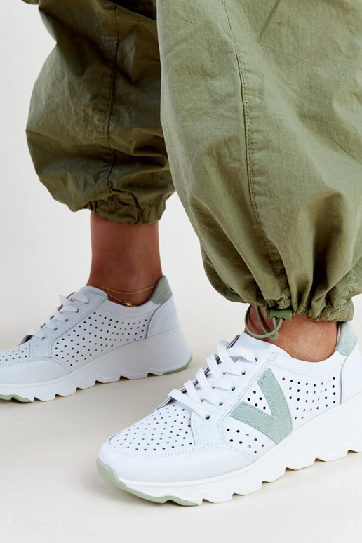 Baltos odinės ažurologos sneakersai...