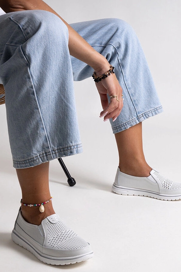 Šviesiai pilkos odinės...