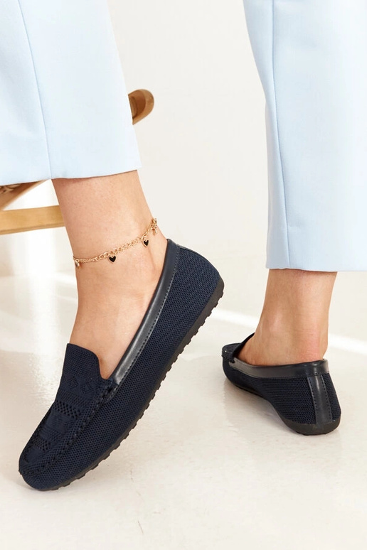 Tamsiai mėlynos spalvos audinio...