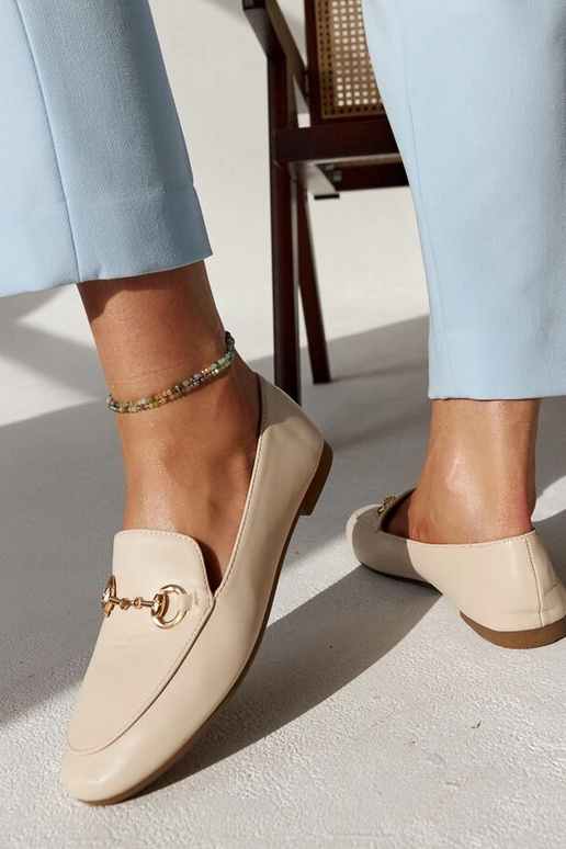 Smėlio spalvos mokasinai su sagtimi...