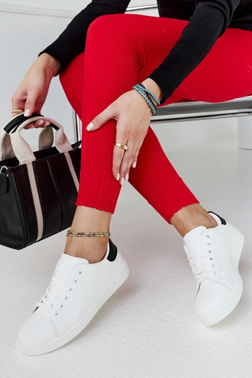 Baltos spalvos Birikti platforminiai sportbačiai su juodomis detalėmis