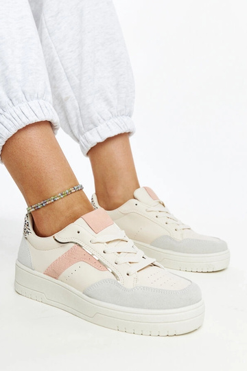 Balti sportbačiai ant Walda... 2