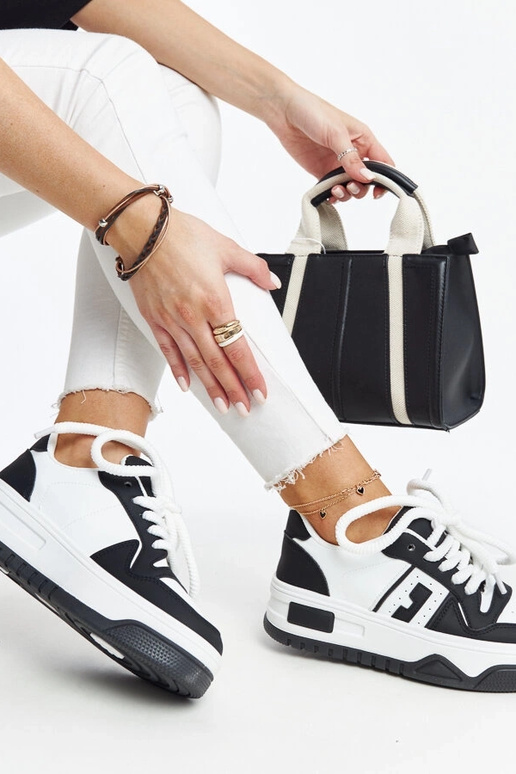 Juodos ir baltos spalvos sportbačiai...