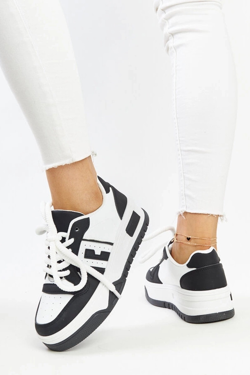 Juodos ir baltos spalvos sportbačiai...