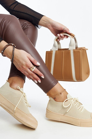 Šviesiai smėlio spalvos... 2