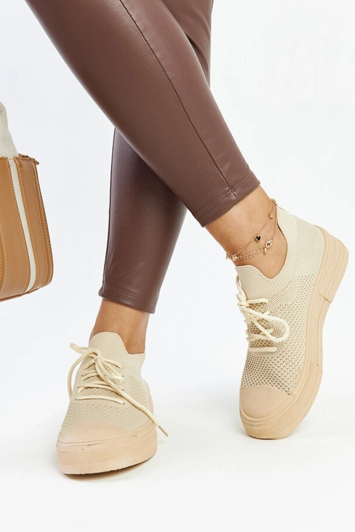 Šviesiai smėlio spalvos lengvi...