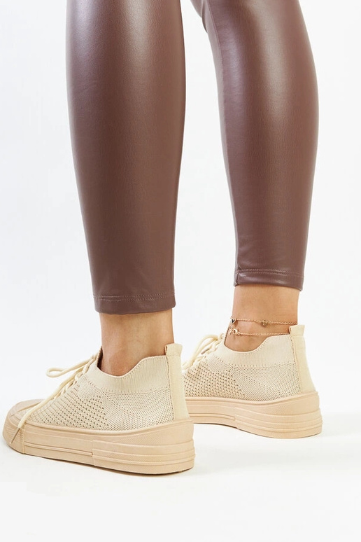 Šviesiai smėlio spalvos lengvi...