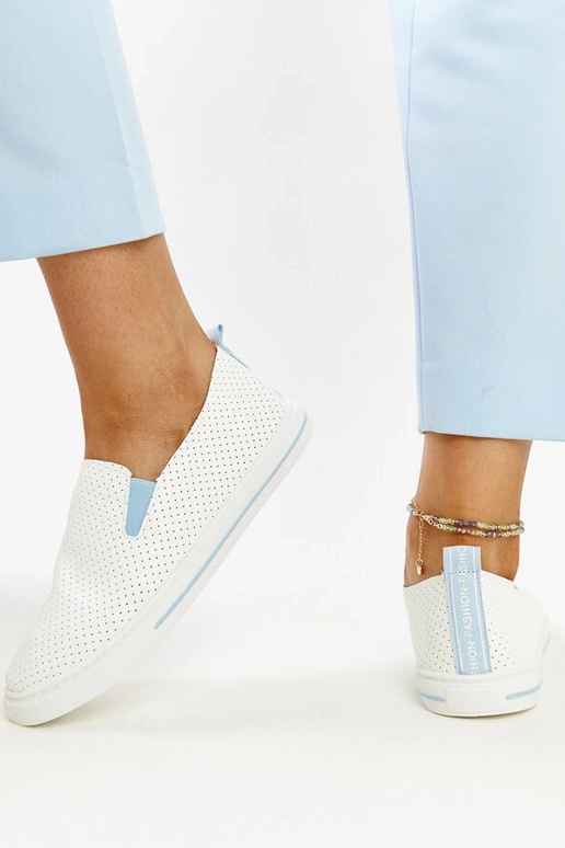 Baltos pusbačkės Sanan