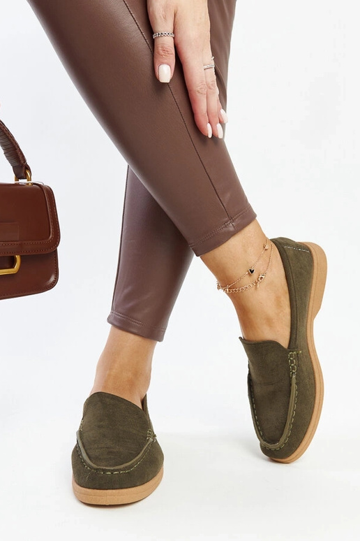 Rumay tamsiai žalios spalvos...