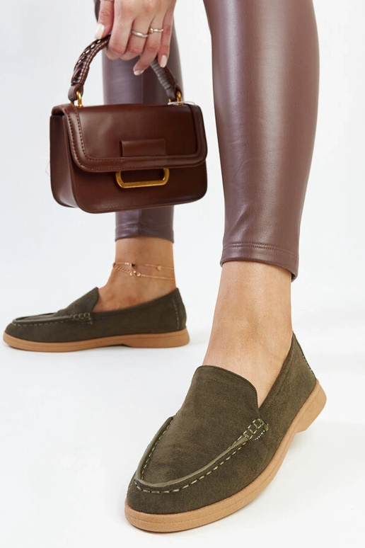 Rumay tamsiai žalios spalvos...