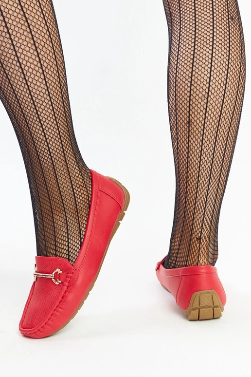 Raudoni batukai su dekoratyvine...